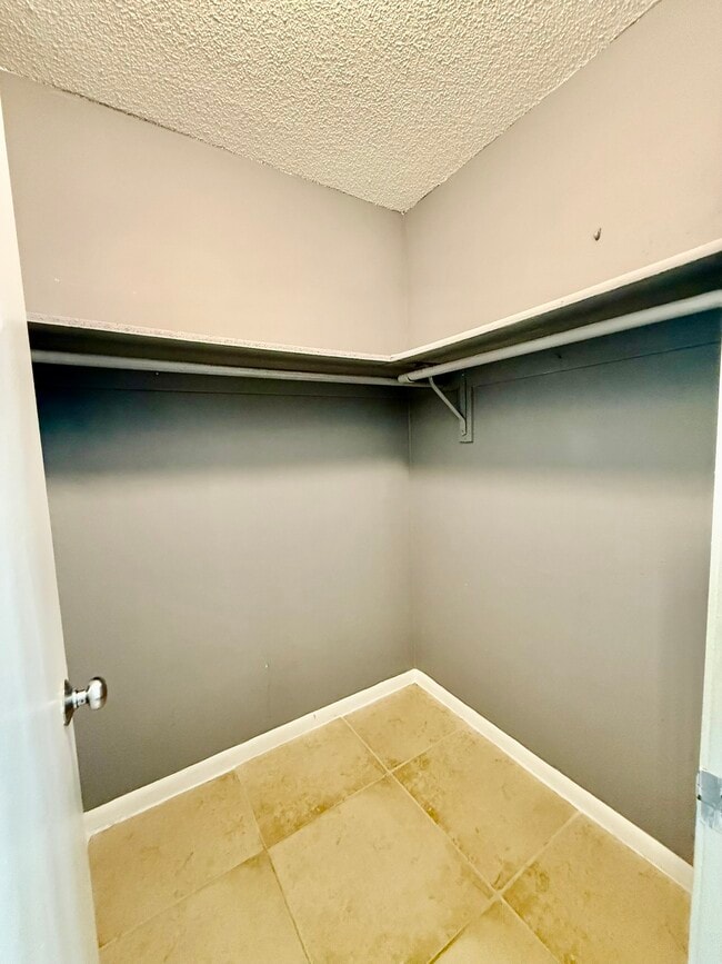 Building Photo - 455 Alt 19
