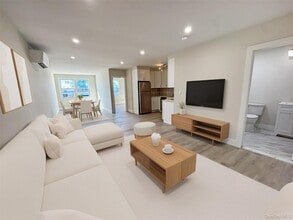 Building Photo - 110 Jericho Tpke