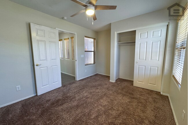 Building Photo - 3Bed/2Bath House in Avondale! Ready for Immediate Move-In! – RV GATE!