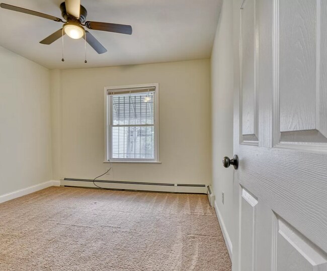 Building Photo - 204 N Port St