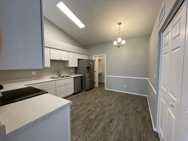 Kitchen / dining - 726 S Nebraska St