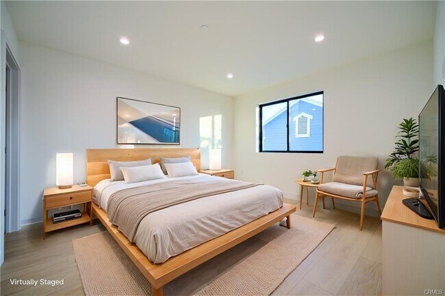 Building Photo - 616 N Mariposa Ave