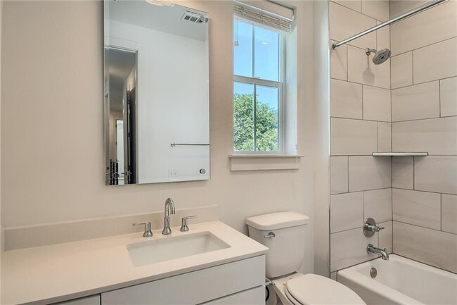 Building Photo - 2624 Metcalfe Rd