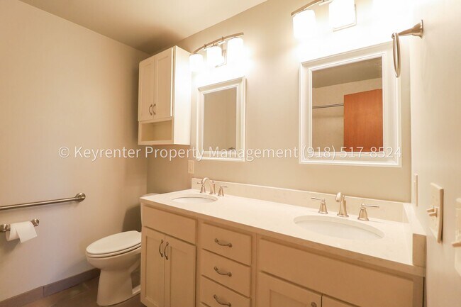 Building Photo - LARGE | 3 Bed | 2 Bath | Midtown Tulsa