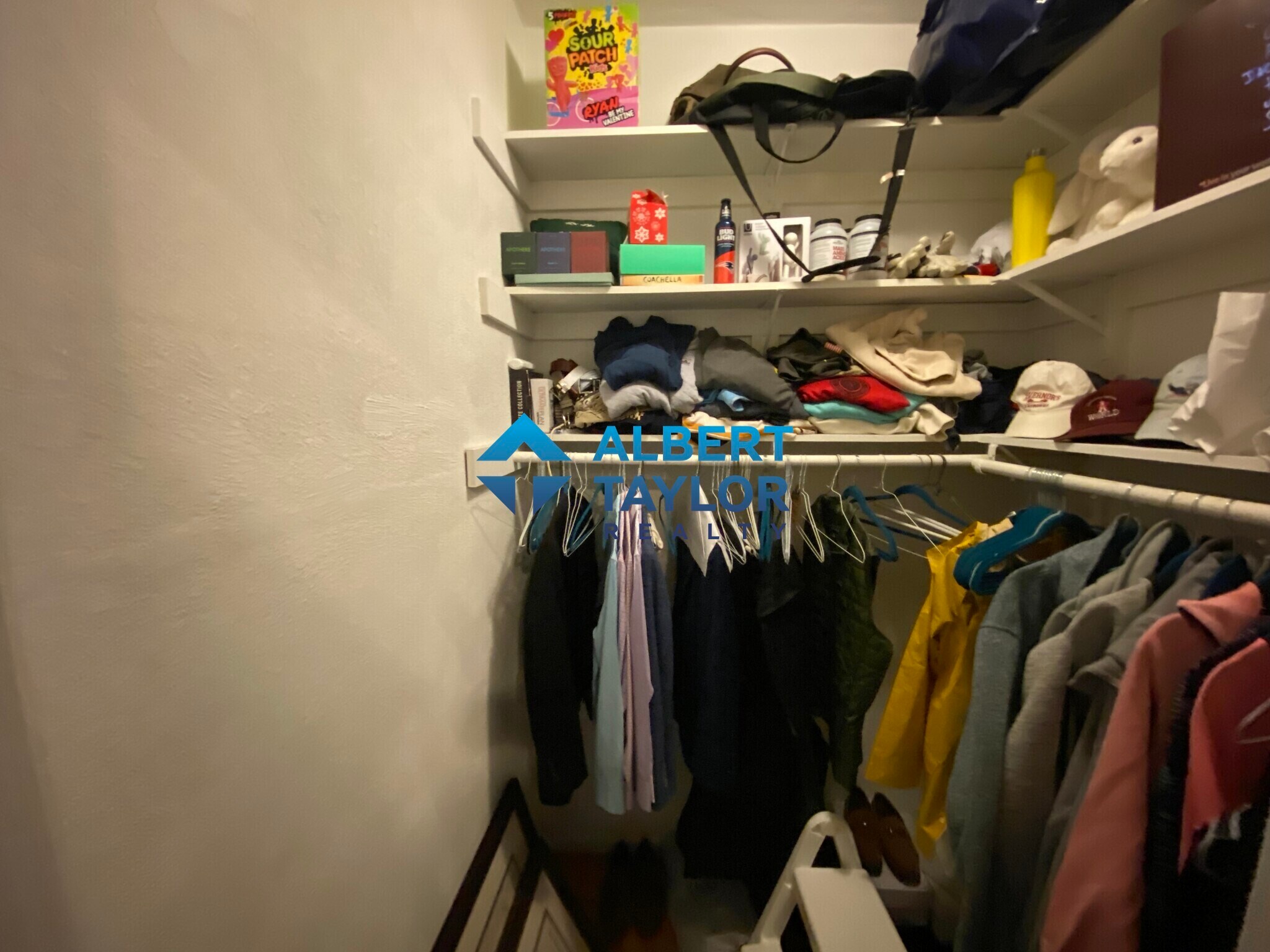 Building Photo - 24 Isabella St