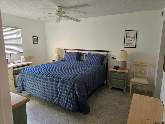 Building Photo - 959 SE 2nd Ave