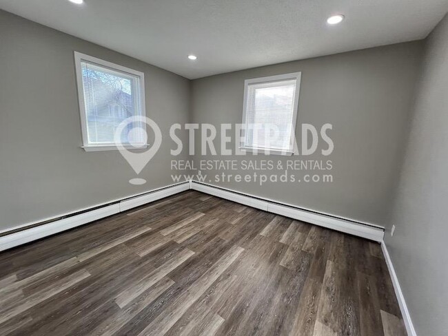 Building Photo - 2 bedroom in Boston MA 02130