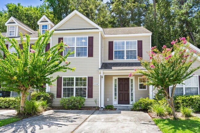 Building Photo - 1096 Harvester Cir