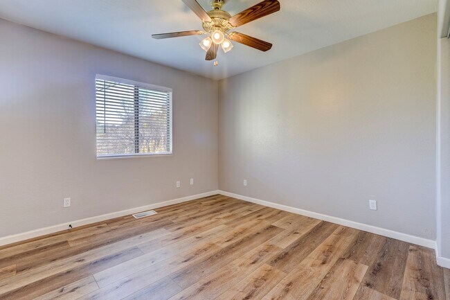 Building Photo - 2 Bedroom, 2 Bath Home for Rent in Diamond...