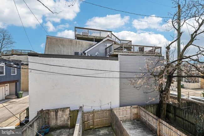 Building Photo - 49 E Heath St