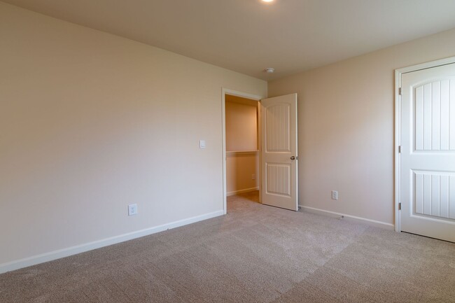 Building Photo - Spacious Family Home for Rent in Fairburn,...