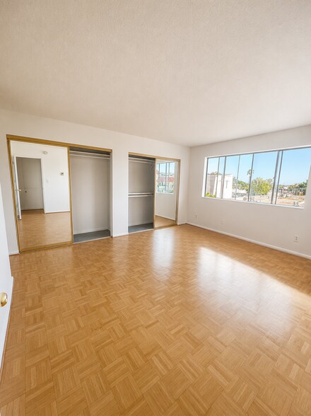 Building Photo - 1344 N Martel Ave