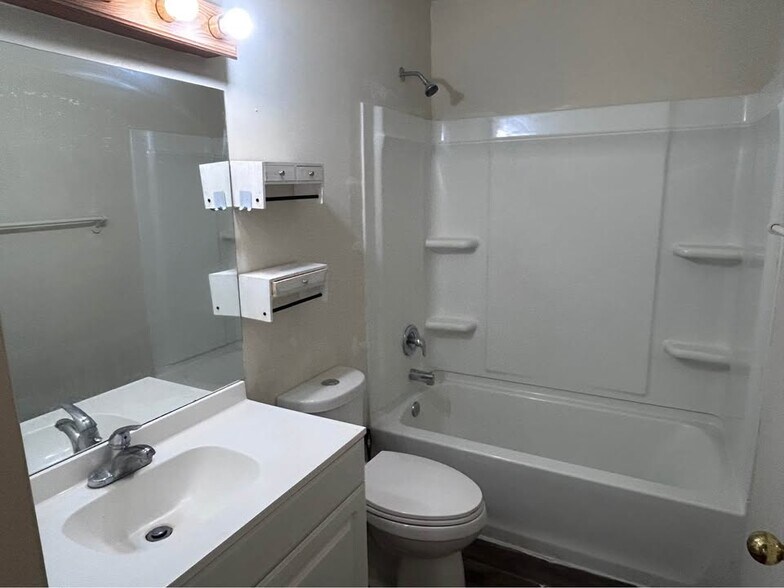 Building Photo - 835 E 500 N