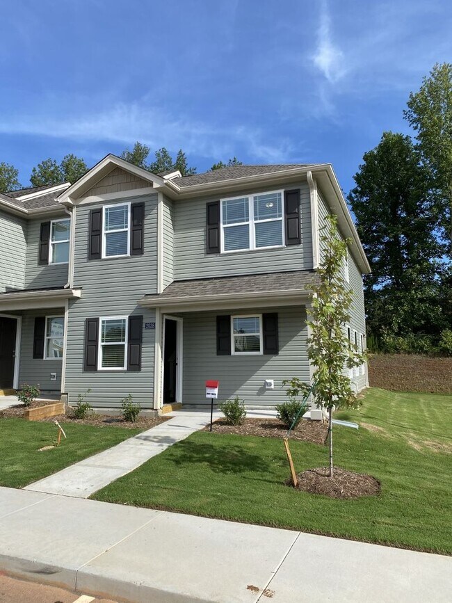 Building Photo - 3 Bedroom Wiggins Village