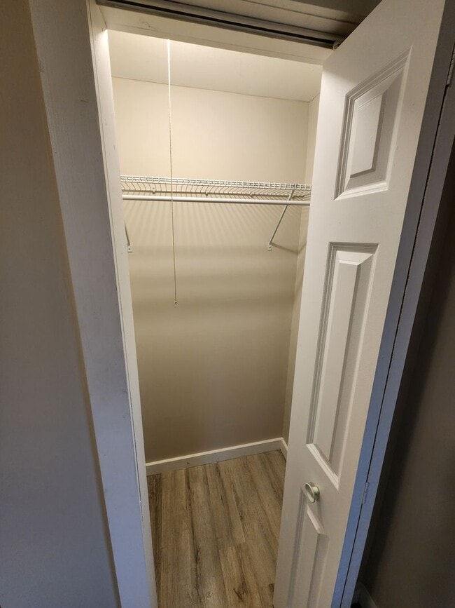 Building Photo - Spacious 3-Bedroom, 1-Bathroom Home AVAILABLE NOW!!