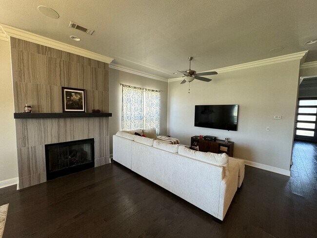 Building Photo - Classic Brick Home with Spacious Living & Outdoor Space