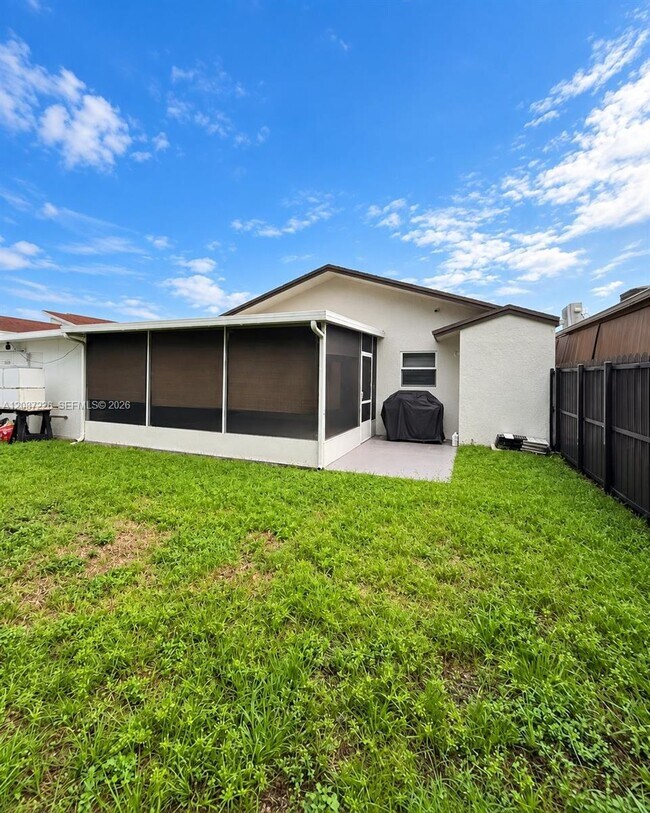 Building Photo - 20912 SW 118th Ave