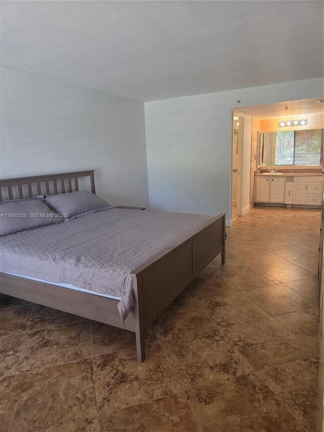 Building Photo - 210 174th St