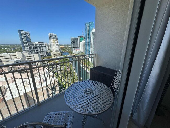 Building Photo - 511 SE 5 Ave