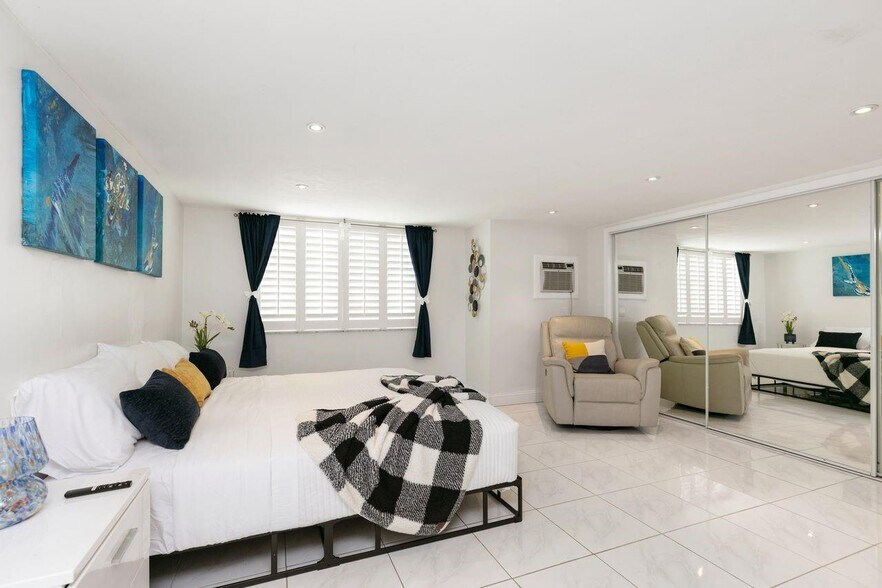 Building Photo - 1900 N Victoria Park Rd