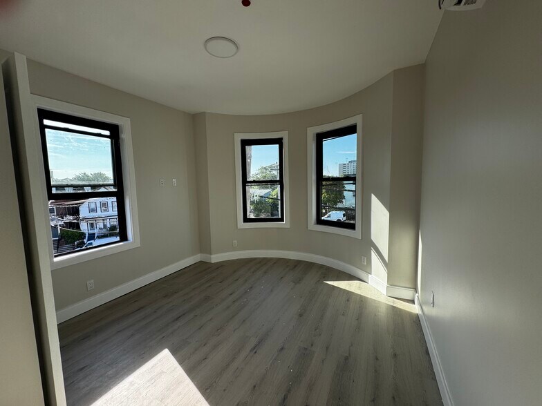 Building Photo - 50 Sachem St
