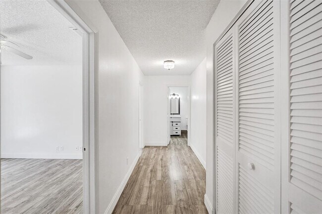 Building Photo - 103 Heatherbrook Way