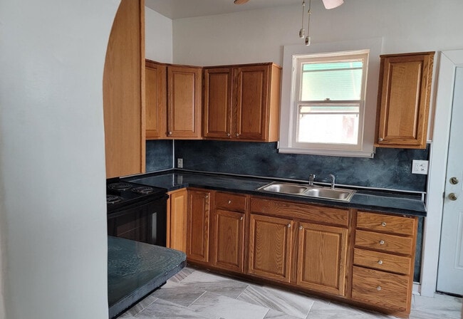 Building Photo - 1281 S Broad St