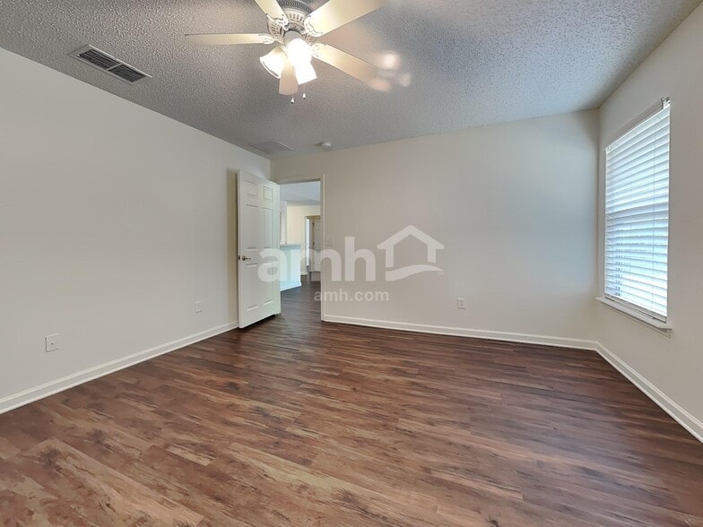 Building Photo - 11127 Lauren Oak Ln