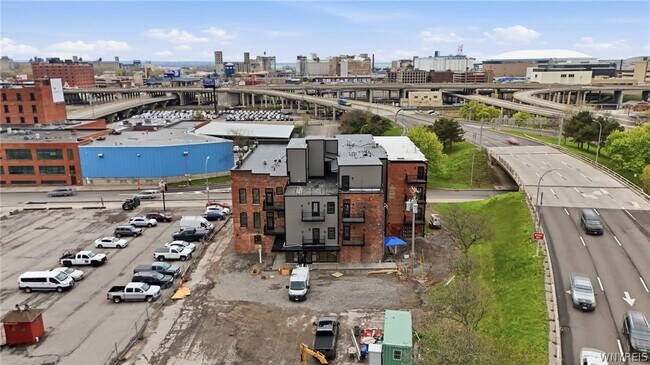 Building Photo - 136 Seneca St