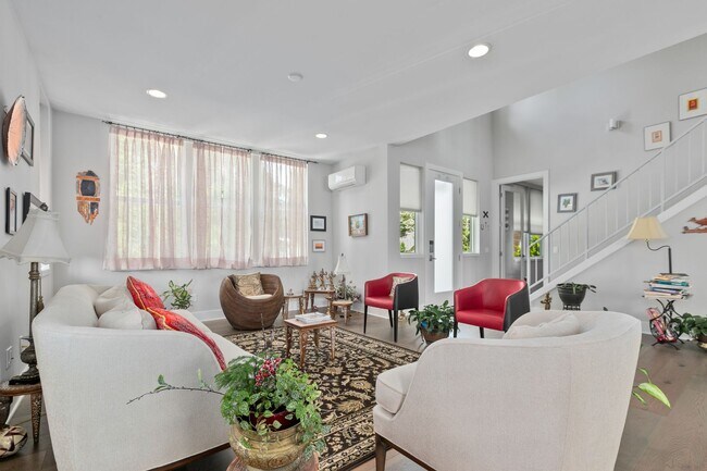 Building Photo - 5Bd/3.25Ba Seattle House