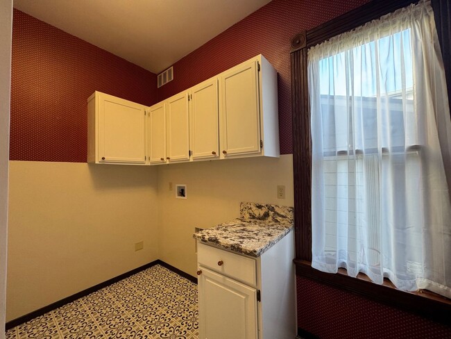 Building Photo - 801 Summer St