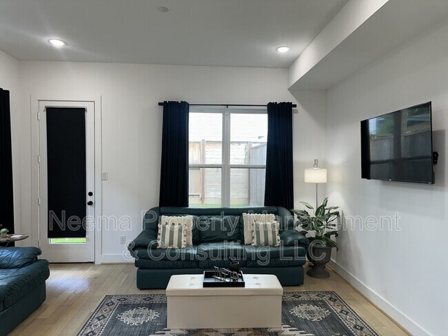 Building Photo - 1711 Ruth St