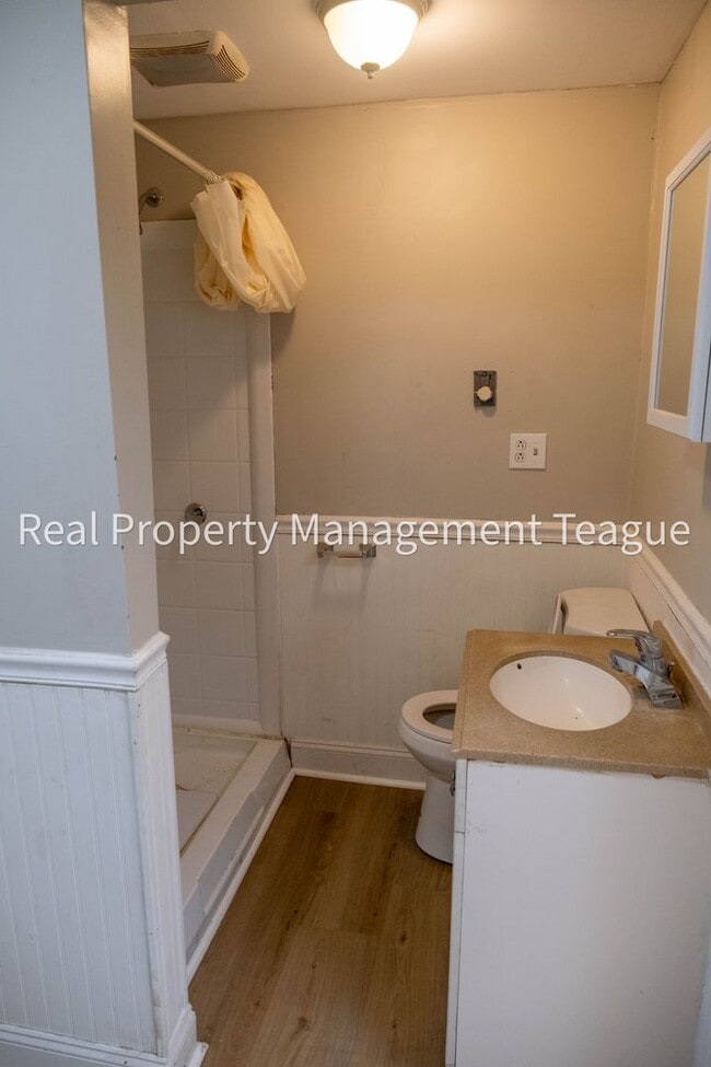 Building Photo - 1 S Main St