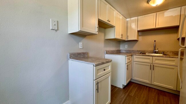 Building Photo - 141 NE 6th Ave