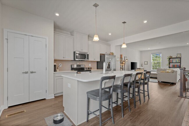 Building Photo - Luxurious three-story townhome with owner's suite and high-end finishes