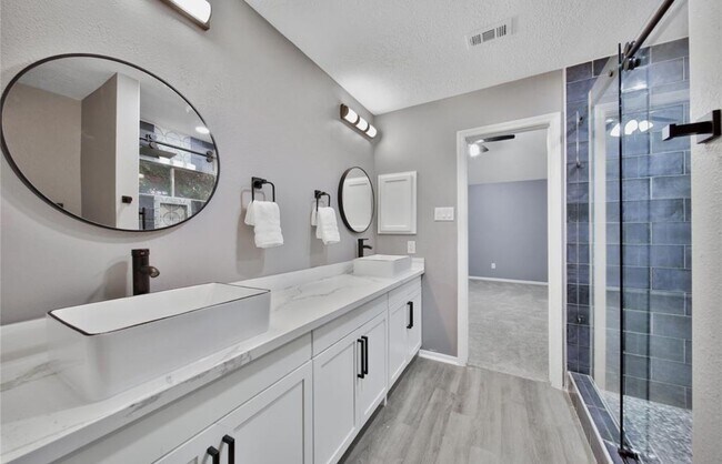 Building Photo - 10503 Timberloch Dr