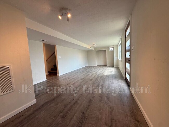 Building Photo - 105 Riverview Dr W