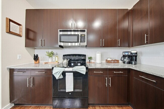 Building Photo - 1700 W Cleveland St