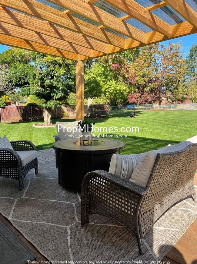 Building Photo - Gorgeous Updated Home in Oak Grove - 4 Bedrooms!