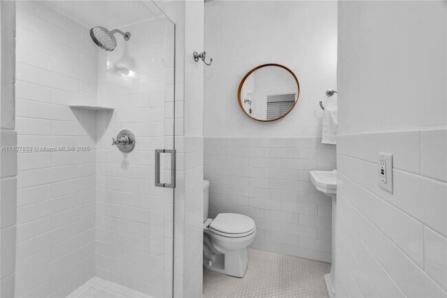 Building Photo - 410 Majorca Ave