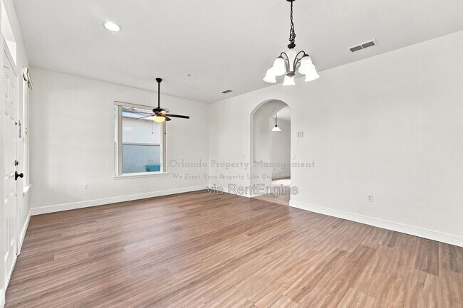 Building Photo - 10402 Eastpark Lake Dr