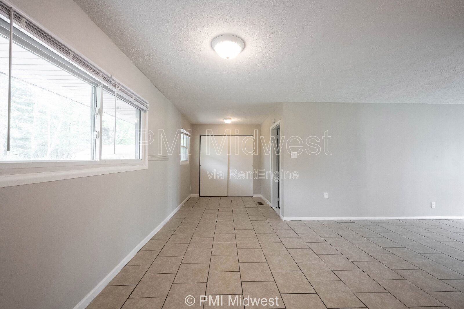 Building Photo - 5925 Sunwood Dr