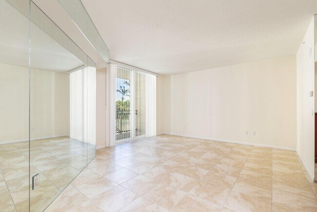 Primary Photo - 403 S Sapodilla Ave