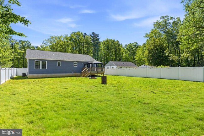 Building Photo - 283 Shorewood Dr