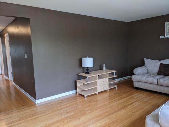 Building Photo - 16W631 56th St