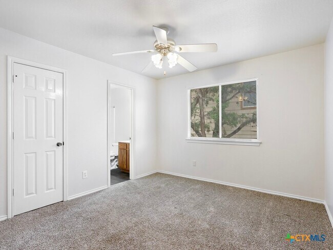 Building Photo - 825 Sagewood Trail