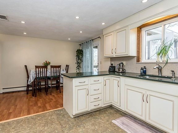 Building Photo - 23 Copley Ave