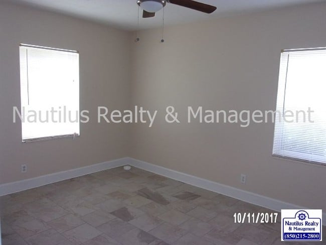 Building Photo - 5114 Beach Dr