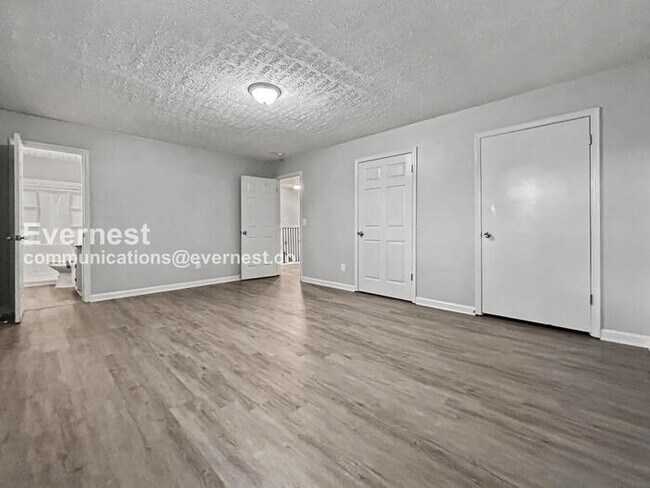 Building Photo - 2 Bed, 2 Bath Home with Fenced Yard & Garage / Pet-Friendly / Available Now!