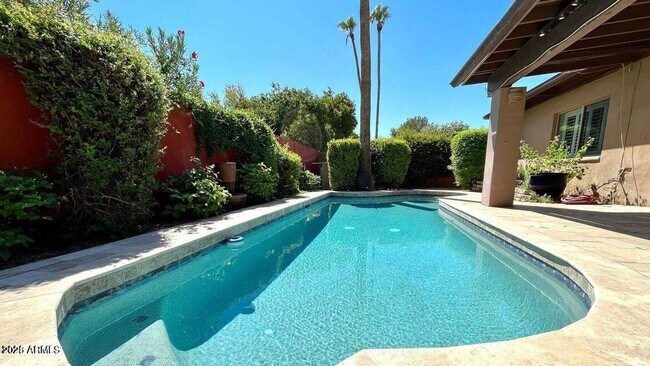 Building Photo - 8573 E Vía De La Escuela